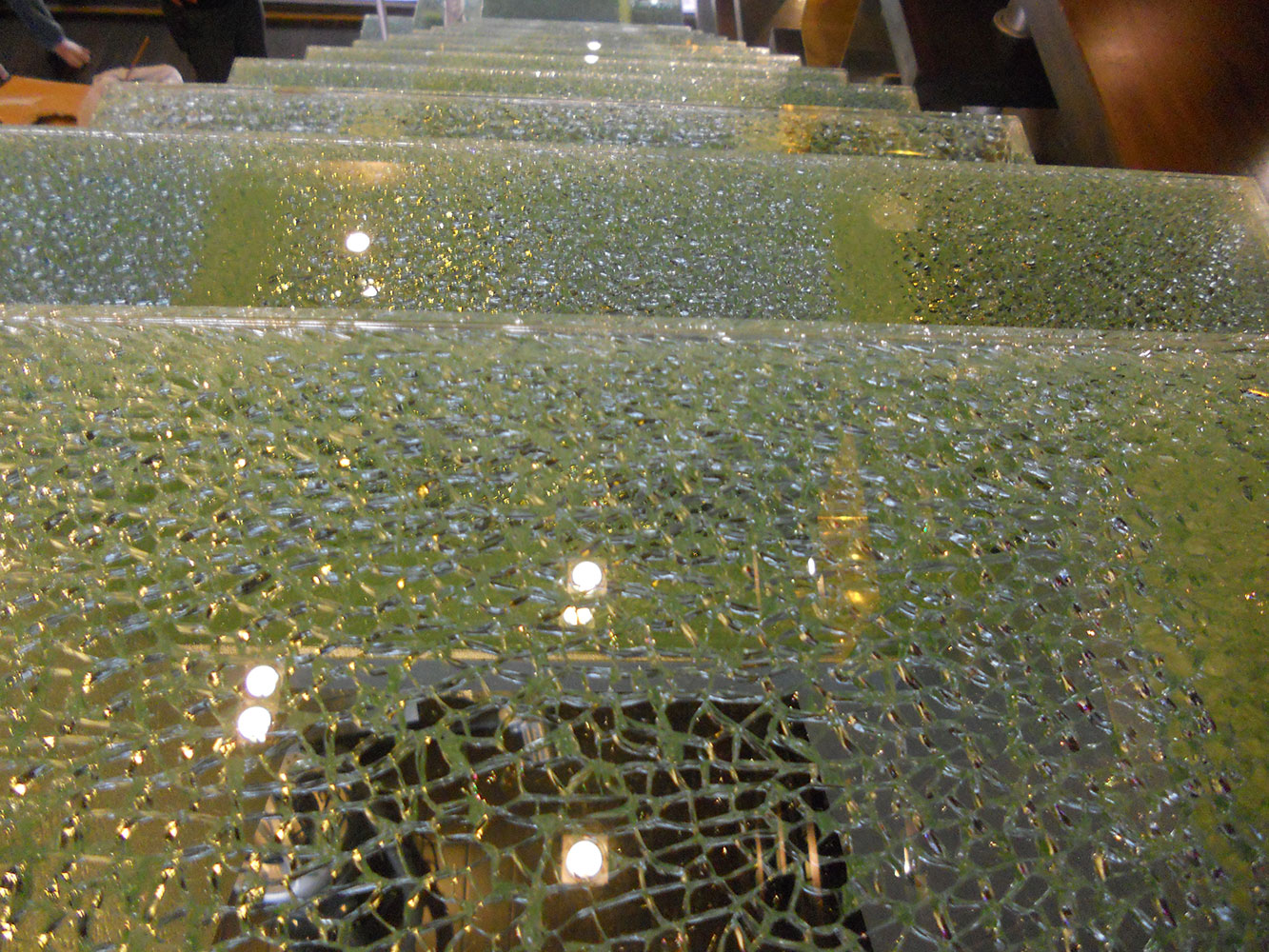 Kính rạn - Hải Long Glass - Công Ty TNHH Sản Xuất & Thương Mại Hải Long